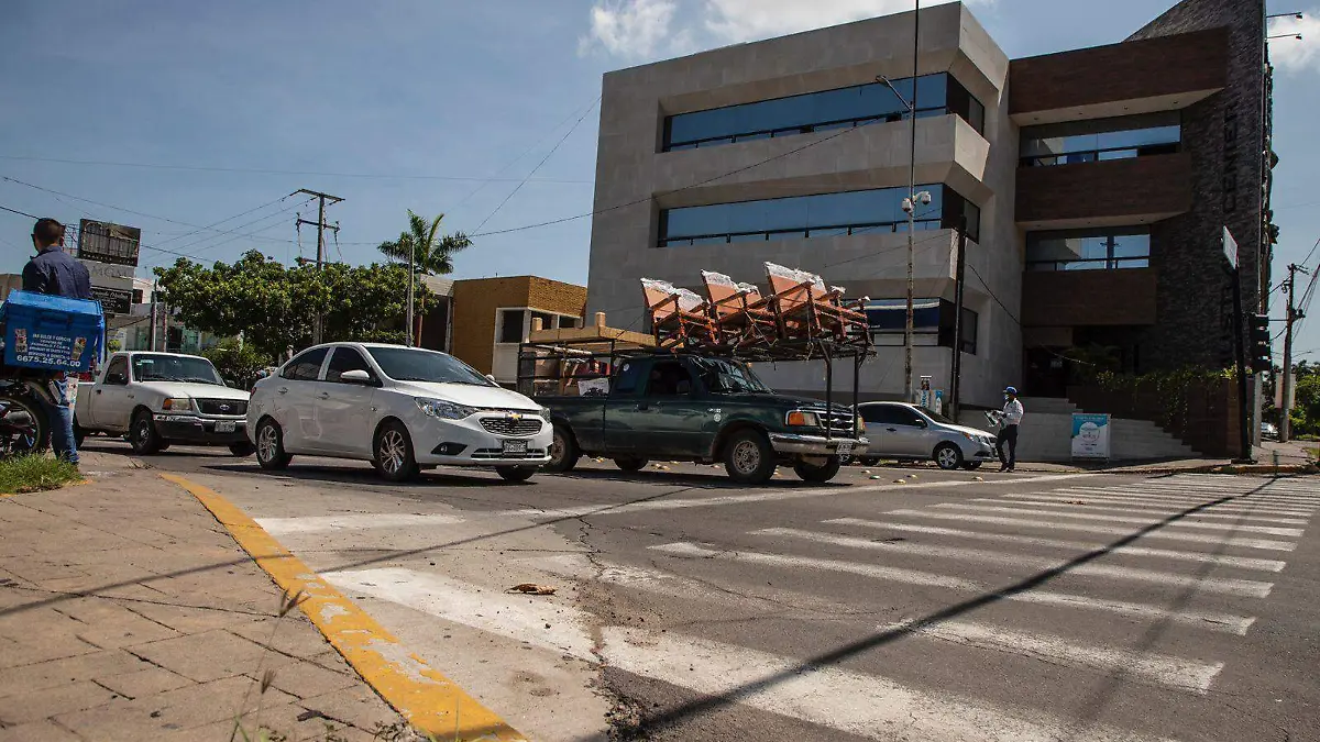 Obra de Isleta en Avenida Álvaro Obregón y Ciudades Hermanas